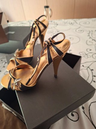 Sandalias y Bolso Gucci Negro y Dorado