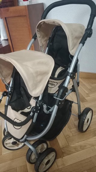 Carro gemelar de juguete marca Miyo