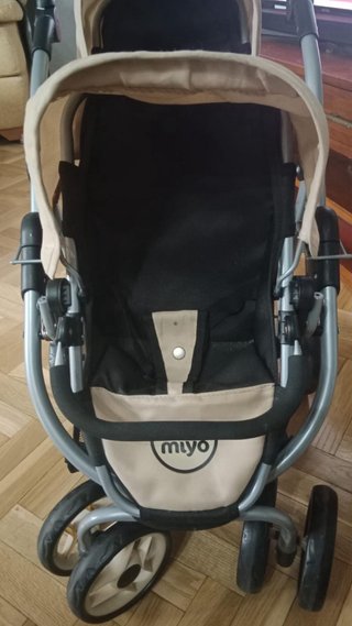 Carro gemelar de juguete marca Miyo