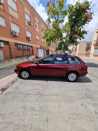 Audi A4 avant 1.6