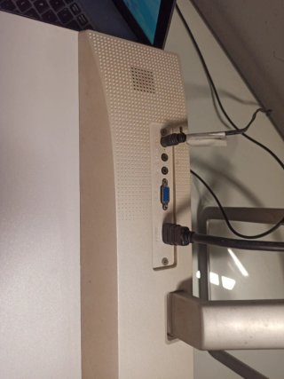 Pantalla de PC Negra y Gris