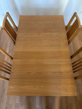 Mesa de comedor y 4 sillas de madera