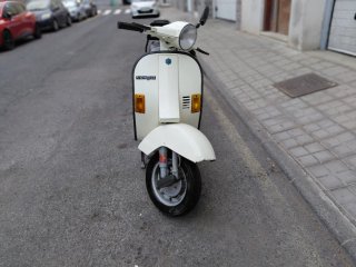 Vespa Blanca Scooter