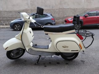 Vespa Blanca Scooter