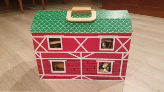 Granja de madera con animales