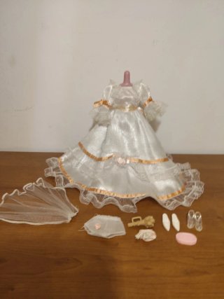 Ropa Barbie. Vestido de novia con accesorios