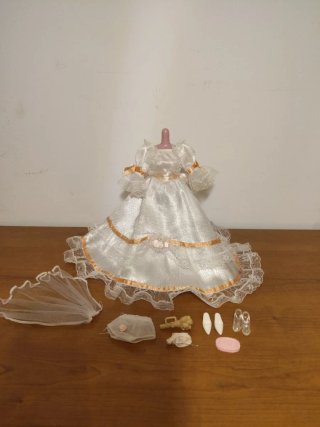 Ropa Barbie. Vestido de novia con accesorios
