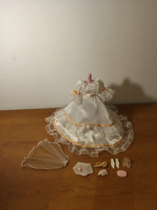 Ropa Barbie. Vestido de novia con accesorios