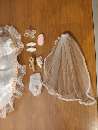 Ropa Barbie. Vestido de novia con accesorios