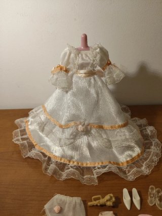 Ropa Barbie. Vestido de novia con accesorios