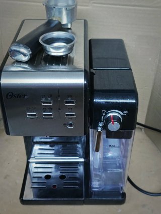 Cafetera Oster Express con deposito extraible
