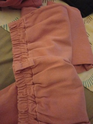 Chaqueta rosa deshilachada mas pantalon