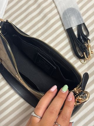 Bolso marca Marrón Dorado Nuevo con etiquetas