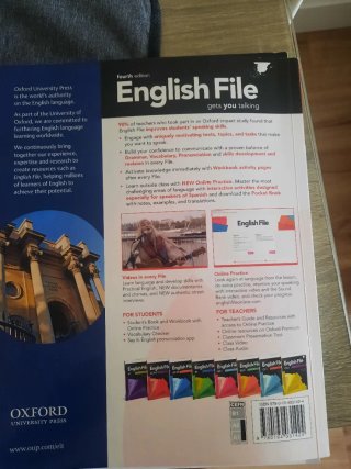 Libro de inglés "English file" A2