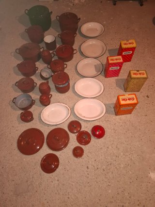 Juego de ollas y sartenes vintage