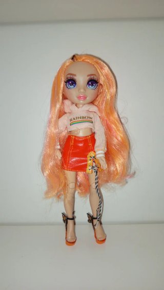Rainbow High Poppy Muñeca