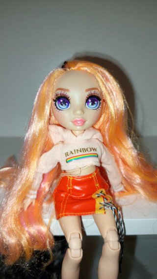 Rainbow High Poppy Muñeca