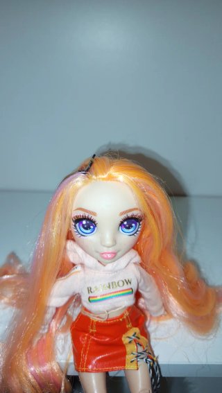 Rainbow High Poppy Muñeca
