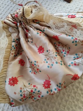 Bolso Zara floral con encaje