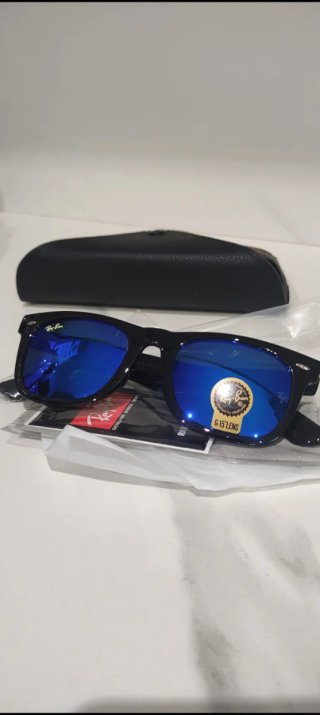 Gafas de sol Ray-Bán negras y azules