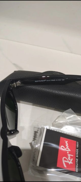 Gafas de sol Ray-Bán negras y azules