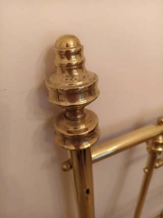 Cabecero de metal dorado antiguo