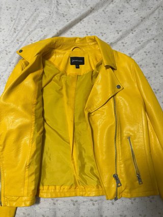 Chaqueta Stradivarius Amarilla