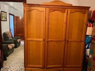 Armario grande de madera
