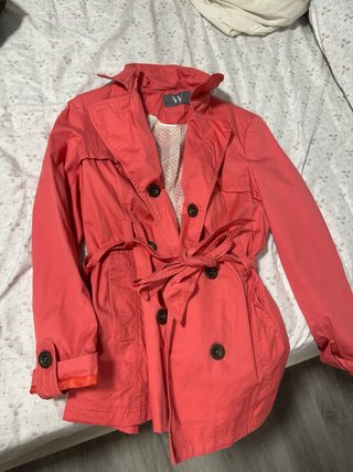 Gabardina coral con cinturón