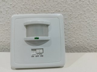 Interruptor con sensor de movimiento