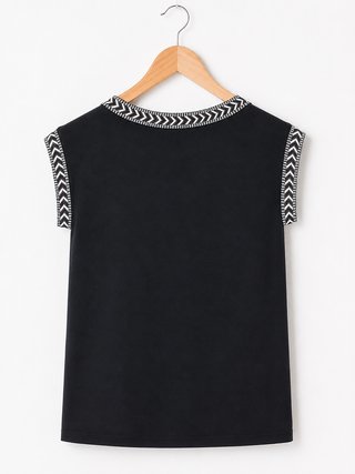 Nueva con etiqueta Camiseta negra bordada