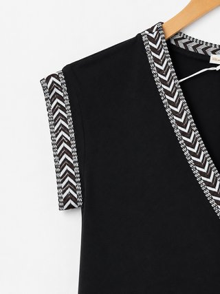 Nueva con etiqueta Camiseta negra bordada