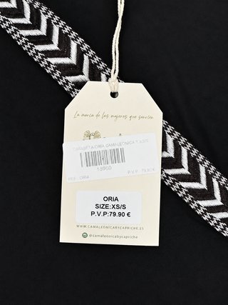 Nueva con etiqueta Camiseta negra bordada