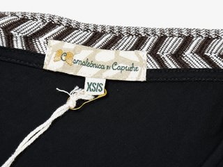 Nueva con etiqueta Camiseta negra bordada