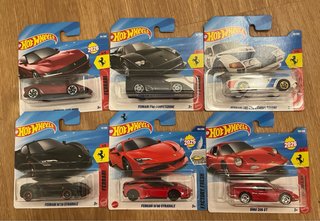 Colección de Ferrari Hot wheels + 2 soportes