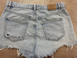 Pantaloncini jeans donna Pull&Bear strappati