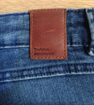 Pantalón Vaquero Zara Talla 36 - Trendy & Casual