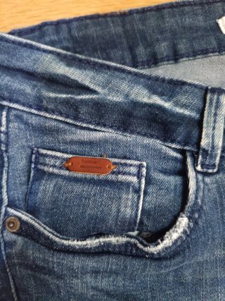 Pantalón Vaquero Zara Talla 36 - Trendy & Casual