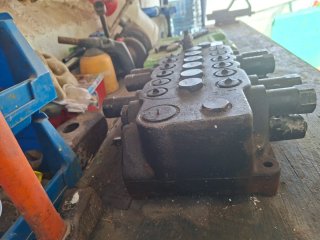 Distribuidor Hidráulico JCB 3CX de la retro
