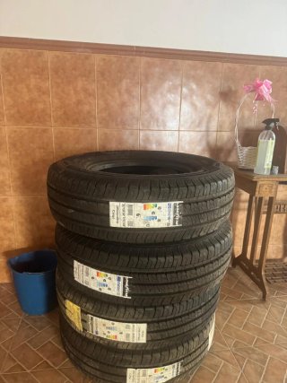 4 Neumáticos Goodyear EfficientGrip Cargo 225/75 R