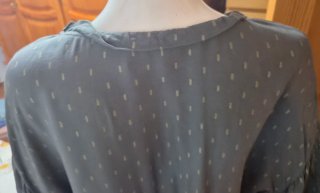 Blusa gris escote V manga abullonada