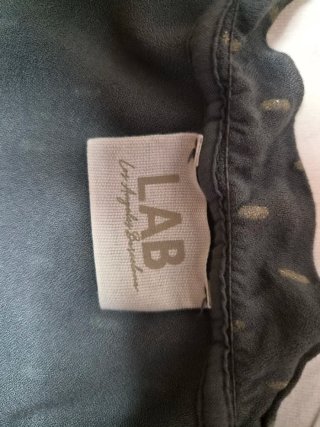 Blusa gris escote V manga abullonada