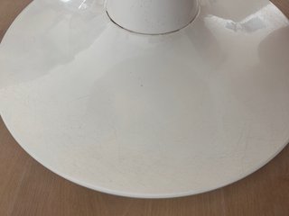 Mesa redonda cristal blanca con pie metálico