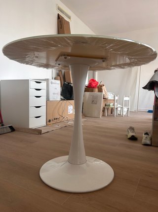 Mesa redonda cristal blanca con pie metálico