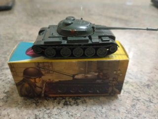 Tanque Ruso EKO T-54