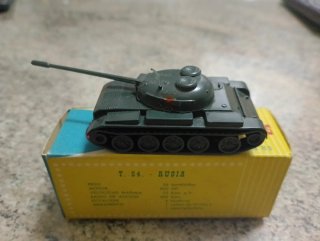 Tanque Ruso EKO T-54