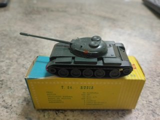 Tanque Ruso EKO T-54