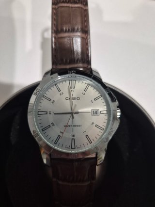 Reloj Casio Correa Marrón y Esfera Plata