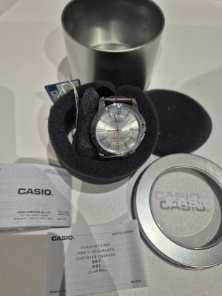 Reloj Casio Correa Marrón y Esfera Plata