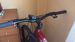 Bicicleta de montaña BH roja